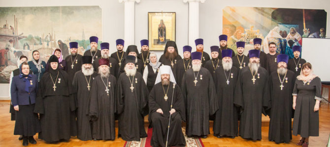 Глава митрополии вручил медали в память 100-летия восстановления Патриаршества клирикам и сотрудникам епархии Глава митрополии вручил медали в память 100-летия восстановления Патриаршества клирикам и сотрудникам епархии