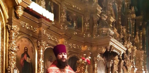 Праздничное богослужение в Пасхальную ночь