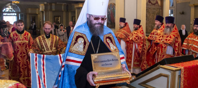 Встреча ковчежца с частицей мощей святой Матроны Московской и Божественная литургия в Спасо-Преображенском кафедральном соборе
