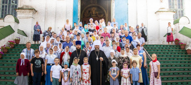 В День Крещения Руси митрополит Феодосий совершил Литургию в Свято-Троицком храме села Пичаево