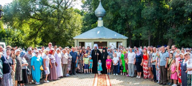 Божественная литургия под открытым небом в Пантелеимоновском скиту